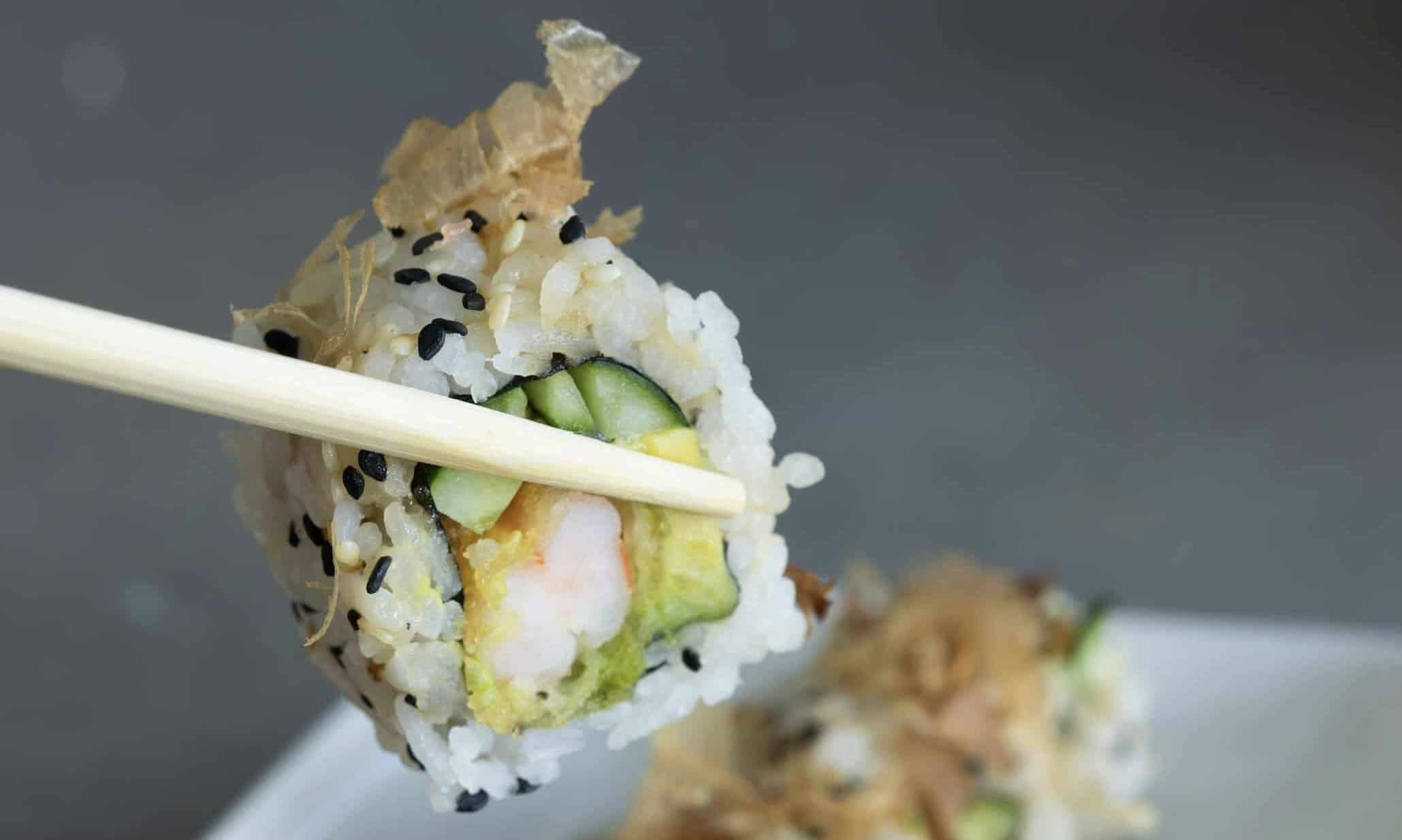 Sushi roll with bonito flakes