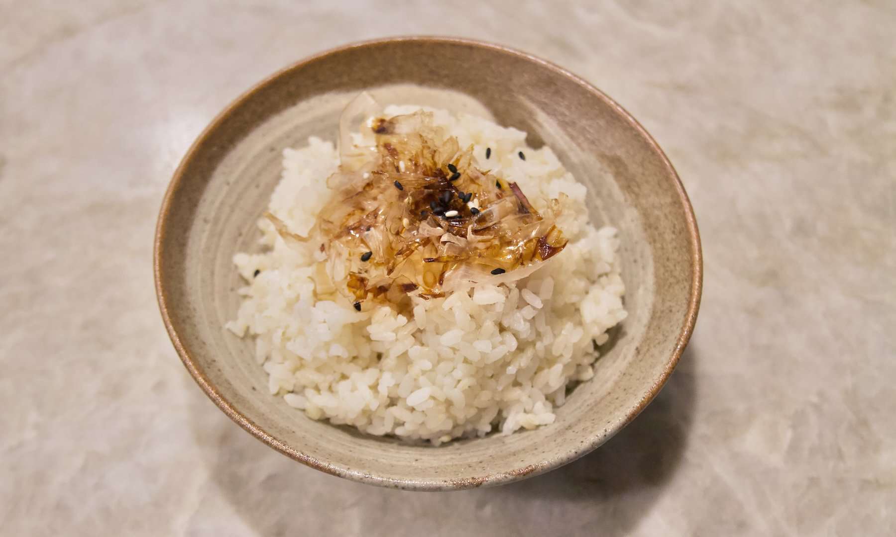 Cat rice with goma