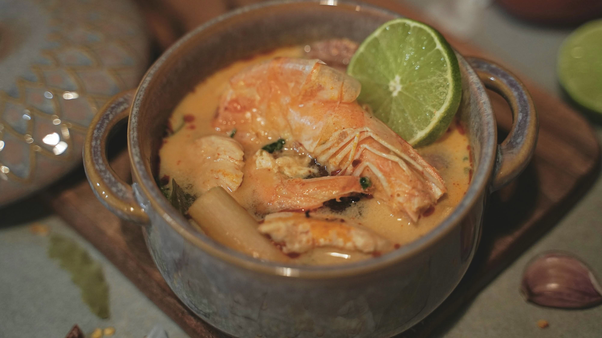 tom yum soup with shrimp and lime in a little pot