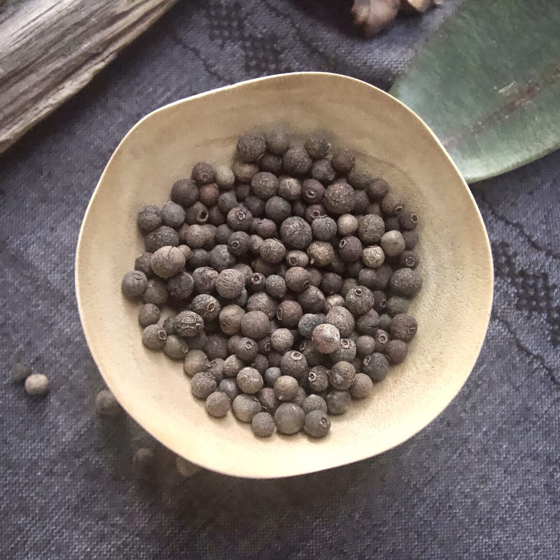 Allspice in wooden bowl