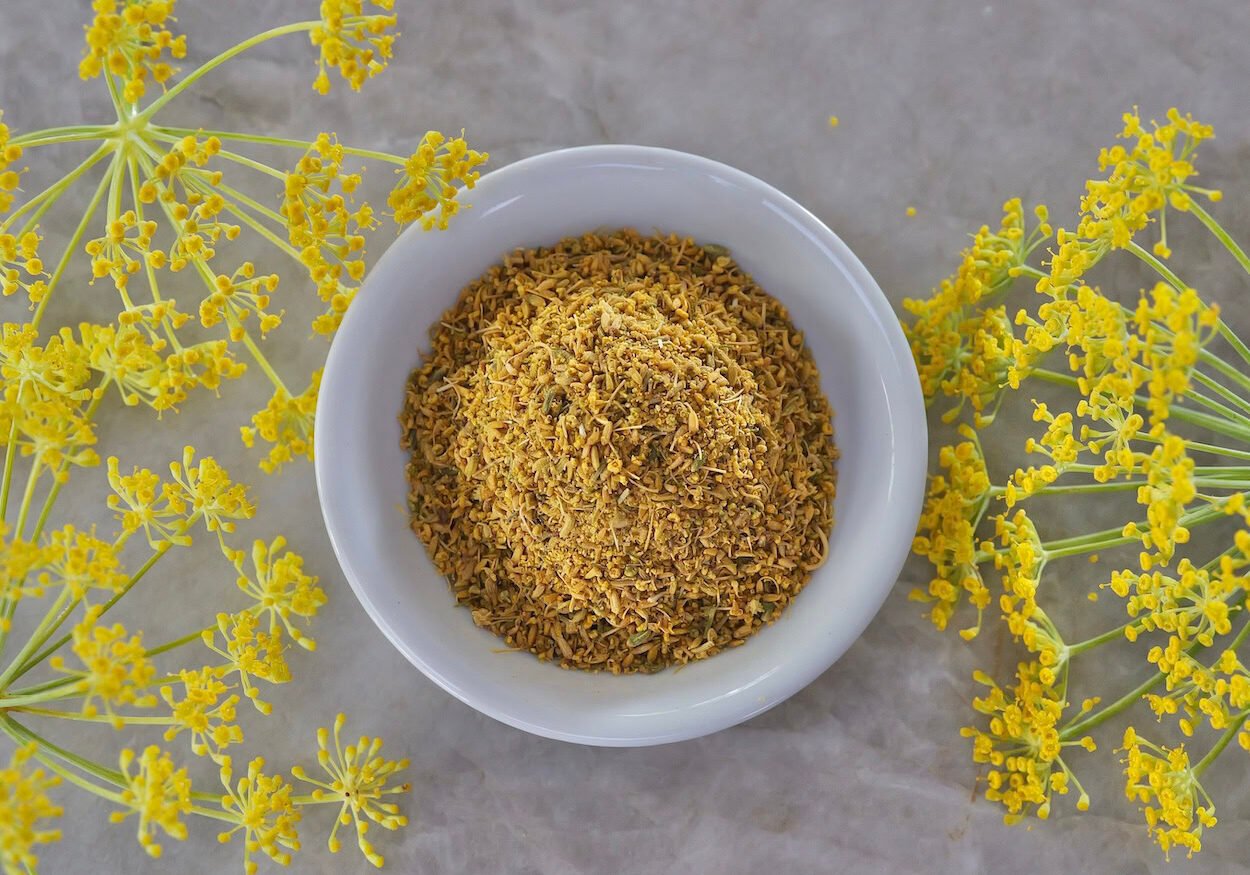 fennel-pollen-blossoms-on-sides