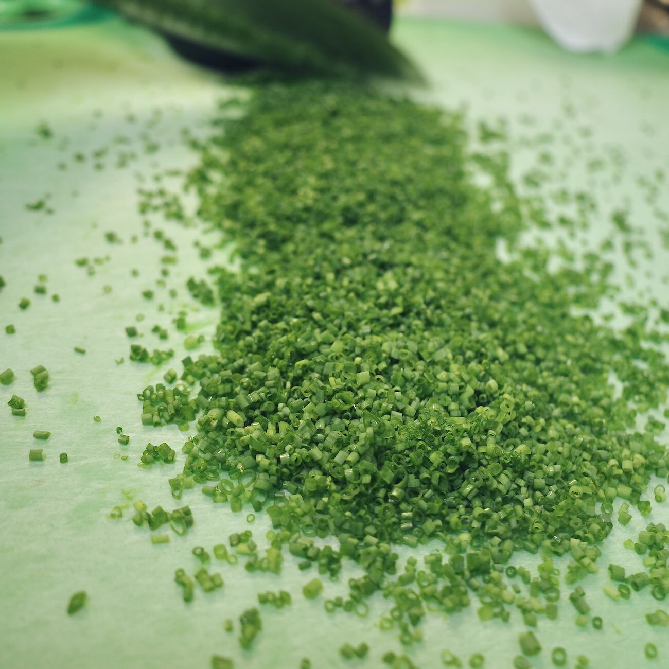 finely-chopped-chives-kitchen