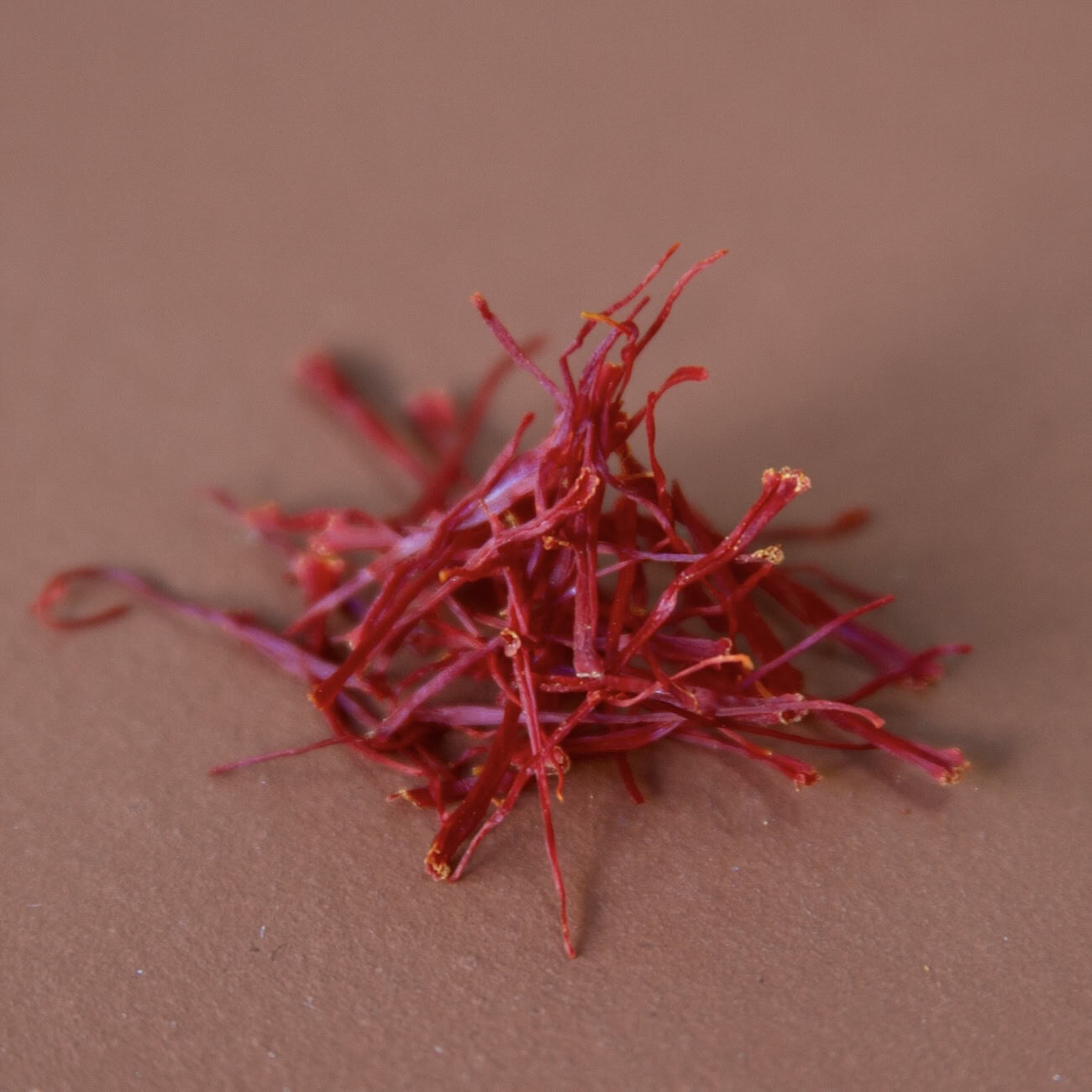 Saffron strands in a little pile