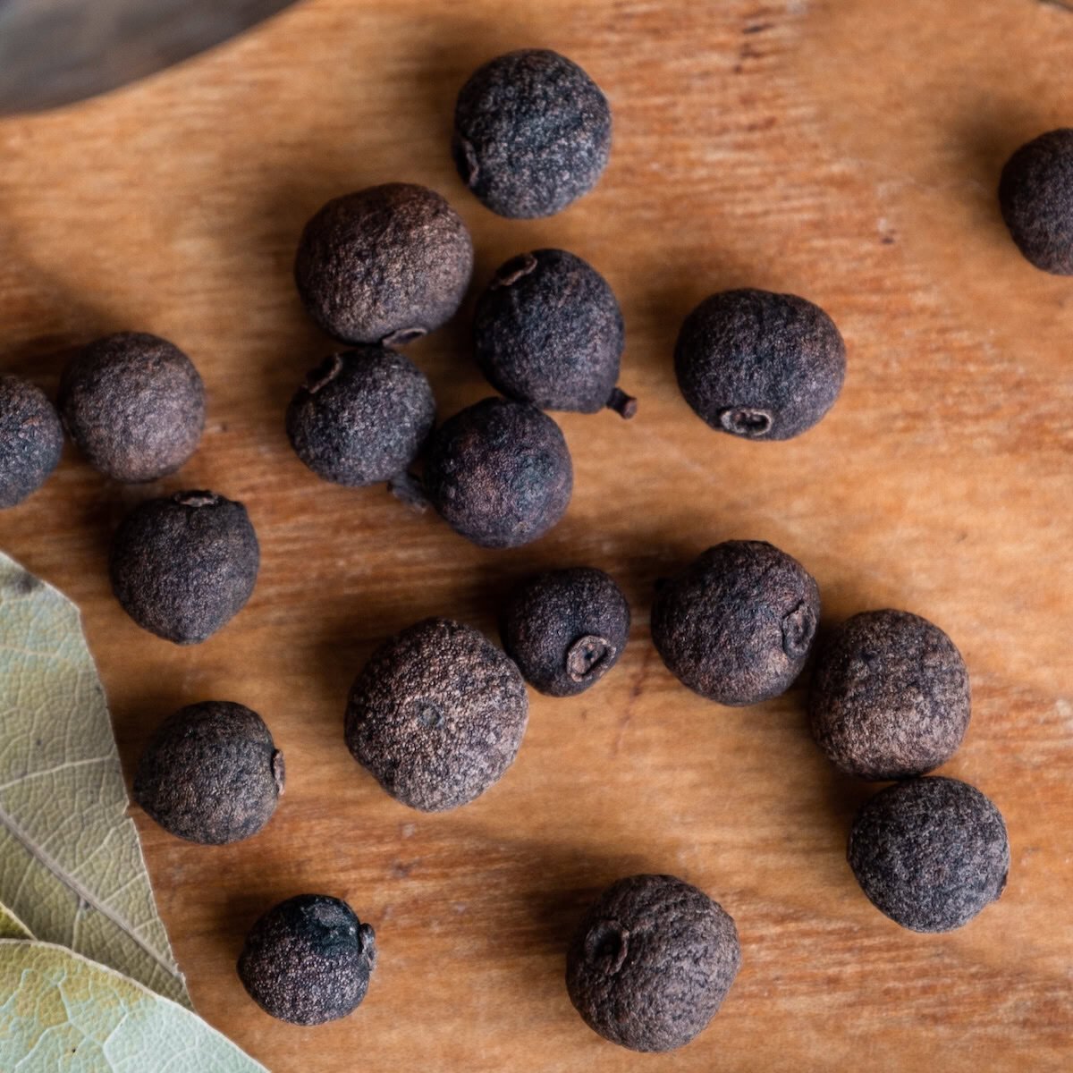 Whole allspice berries